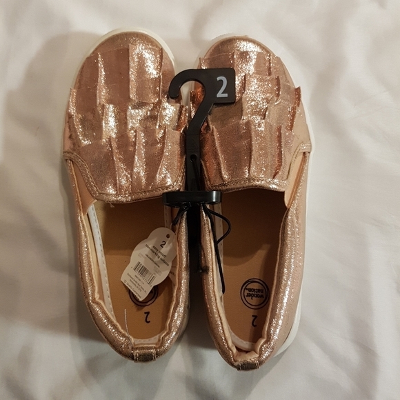 Wonder Nation Rose Gold girls shoes size 2 - Picture 1 of 7